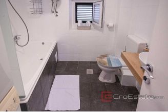 009 2043 92 Split center newly renovated apartment for rent