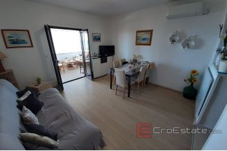 009 2016 588 Hvar spacious apartment with an open sea view for sale