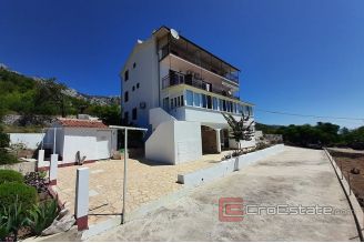 009 2016 588 Hvar spacious apartment with an open sea view for sale
