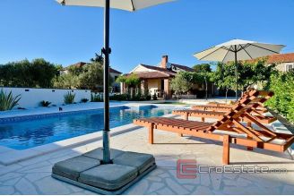 011 2043 95 Zadar stone house with pool for sale