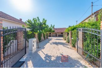 011 2043 95 Zadar stone house with pool for sale