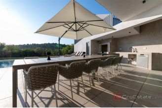 020 2021 369 sibenik luxury villa with sea view for sale