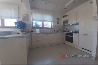 013 2016 592 Zadar House with pool and a sea view for sale