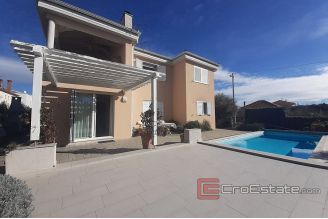 013 2016 592 Zadar House with pool and a sea view for sale