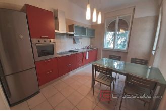 010 2016 593 Split Zvoncac four bedroom apartment with a sea view for rent