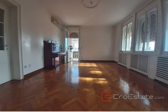 010 2016 593 Split Zvoncac four bedroom apartment with a sea view for rent