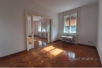010 2016 593 Split Zvoncac four bedroom apartment with a sea view for rent