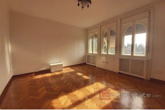 010 2016 593 Split Zvoncac four bedroom apartment with a sea view for rent