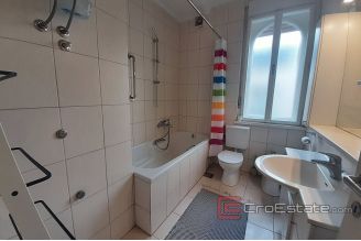 010 2016 593 Split Zvoncac four bedroom apartment with a sea view for rent