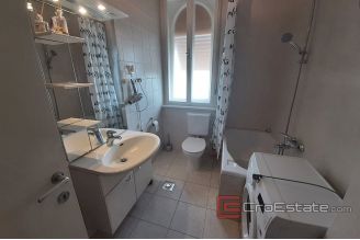 010 2016 593 Split Zvoncac four bedroom apartment with a sea view for rent