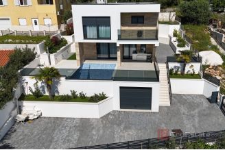 013 2035 136 Ciovo Luxury villa with a pool near the sea for sale