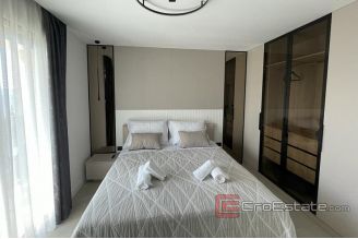 013 2035 136 Ciovo Luxury villa with a pool near the sea for sale