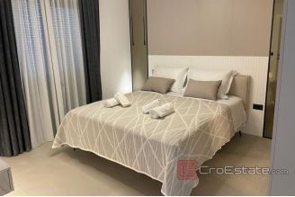 013 2035 136 Ciovo Luxury villa with a pool near the sea for sale