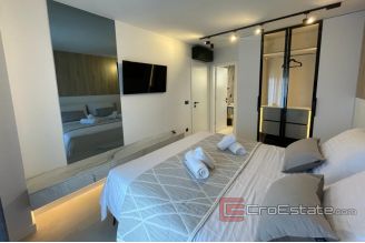 013 2035 136 Ciovo Luxury villa with a pool near the sea for sale
