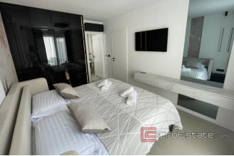 013 2035 136 Ciovo Luxury villa with a pool near the sea for sale
