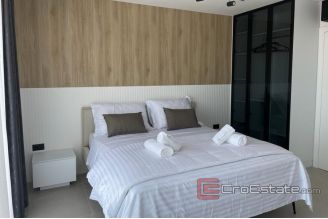 013 2035 136 Ciovo Luxury villa with a pool near the sea for sale