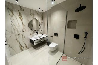 013 2035 136 Ciovo Luxury villa with a pool near the sea for sale