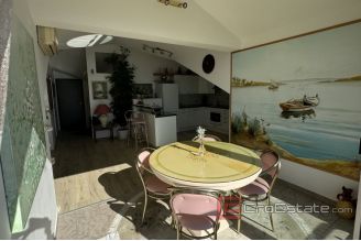 013 2036 88 Split Znjan Two bedroom apartment with a sea view for sale