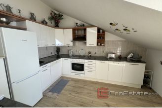 013 2036 88 Split Znjan Two bedroom apartment with a sea view for sale