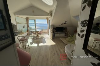 013 2036 88 Split Znjan Two bedroom apartment with a sea view for sale