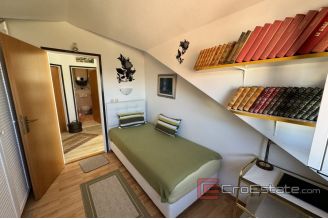 013 2036 88 Split Znjan Two bedroom apartment with a sea view for sale