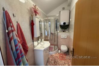 013 2036 88 Split Znjan Two bedroom apartment with a sea view for sale