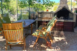 007 2029 72 Rogoznica Detached apartment house with a sea view for sale
