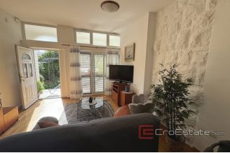 013 2036 91 Split Meje Tvo bedroom apartment on the ground floor for rent