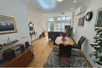 013 2036 91 Split Meje Tvo bedroom apartment on the ground floor for rent