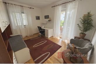 013 2036 91 Split Meje Tvo bedroom apartment on the ground floor for rent