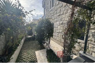 013 2036 91 Split Meje Tvo bedroom apartment on the ground floor for rent