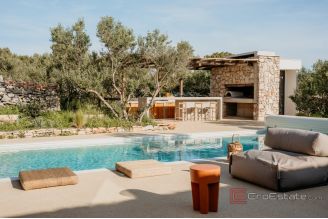 020 2031 108 Solta Luxury villa with pool and a sea vies for sale