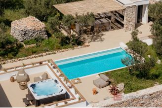 020 2031 108 Solta Luxury villa with pool and a sea vies for sale