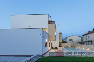 018 2031 109 Kastela Luxury villa with a sea view for sale