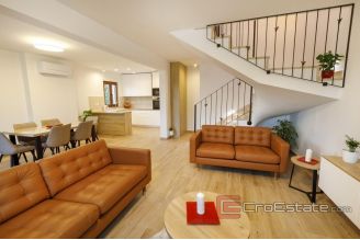 018 2031 109 Kastela Luxury villa with a sea view for sale