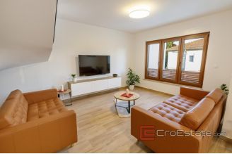 018 2031 109 Kastela Luxury villa with a sea view for sale