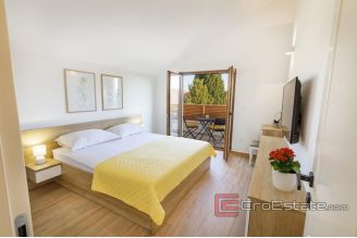 018 2031 109 Kastela Luxury villa with a sea view for sale