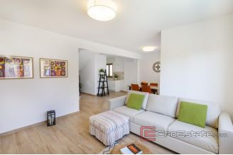 018 2031 109 Kastela Luxury villa with a sea view for sale