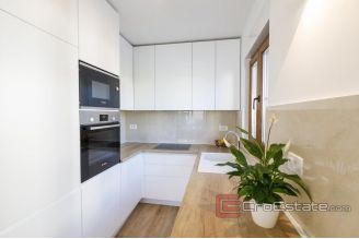 018 2031 109 Kastela Luxury villa with a sea view for sale