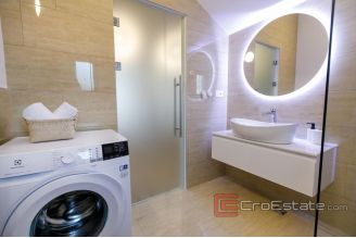 018 2031 109 Kastela Luxury villa with a sea view for sale