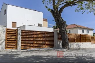 018 2031 109 Kastela Luxury villa with a sea view for sale