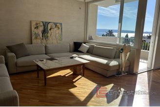 007 2038 76 Split Zvoncac two bedroom apartment with a sea view for sale