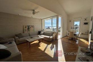 007 2038 76 Split Zvoncac two bedroom apartment with a sea view for sale