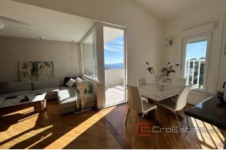 007 2038 76 Split Zvoncac two bedroom apartment with a sea view for sale
