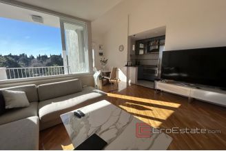 007 2038 76 Split Zvoncac two bedroom apartment with a sea view for sale