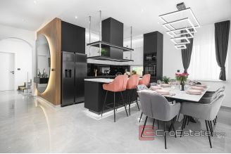 013 2043 97 Sibenik three story house with pool for sale