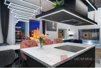 013 2043 97 Sibenik three story house with pool for sale