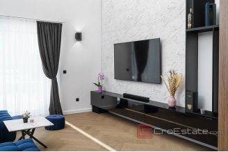 013 2043 97 Sibenik three story house with pool for sale