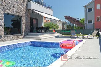 013 2043 97 Sibenik three story house with pool for sale