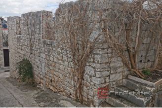 007 2016 598 Island of Brac stone house with a sea view and a project for reconstruction for sale